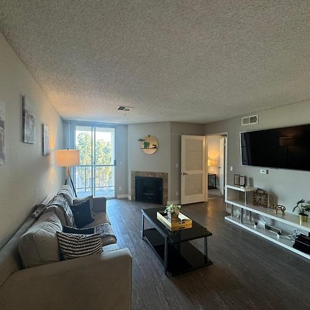 Incredible Two Bedroom Hollywood Apartments Free Parking Los Angeles Bagian luar foto