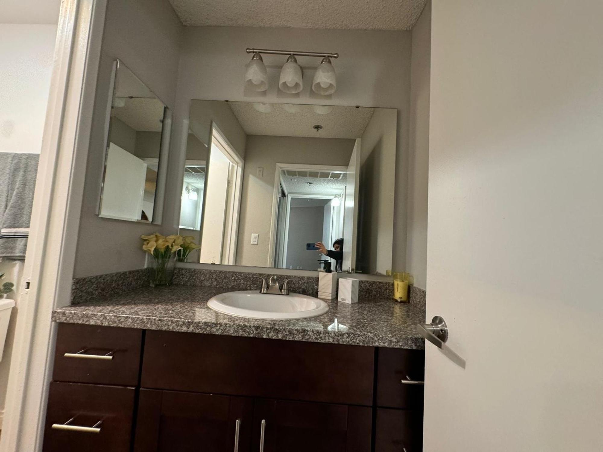 Incredible Two Bedroom Hollywood Apartments Free Parking Los Angeles Bagian luar foto