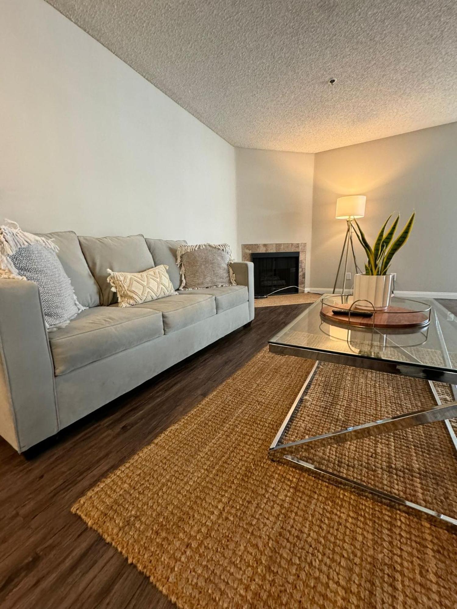 Incredible Two Bedroom Hollywood Apartments Free Parking Los Angeles Bagian luar foto