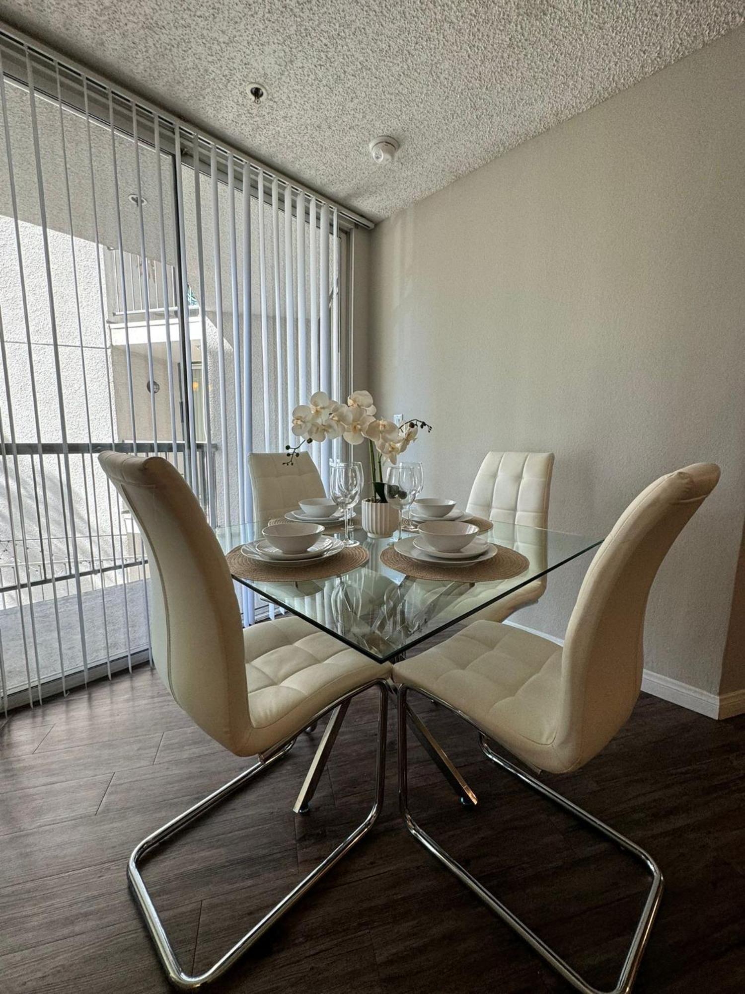 Incredible Two Bedroom Hollywood Apartments Free Parking Los Angeles Bagian luar foto