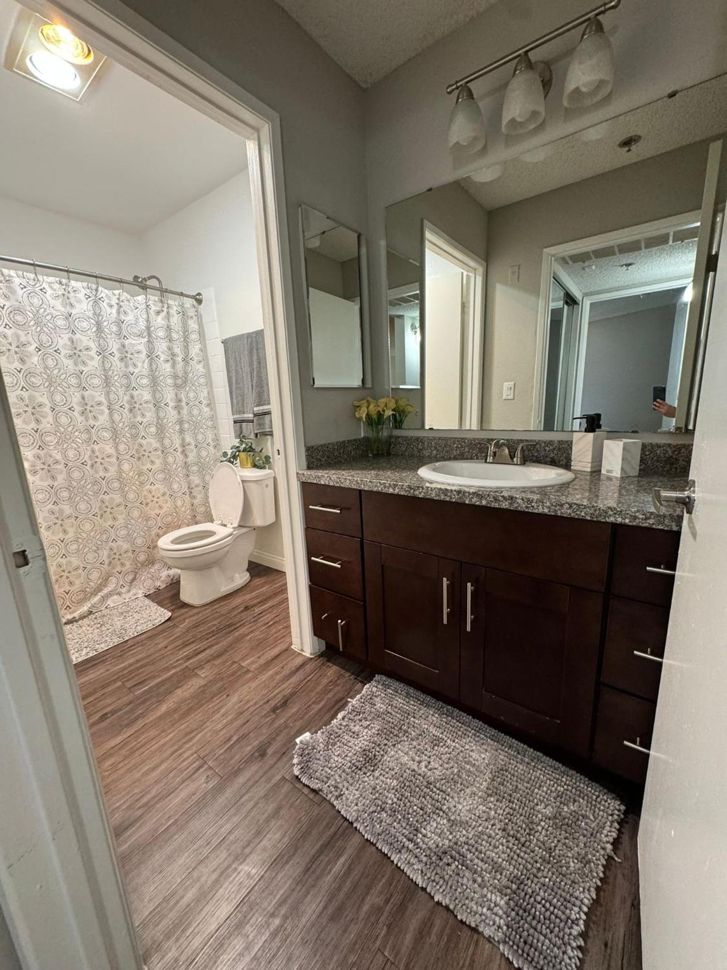 Incredible Two Bedroom Hollywood Apartments Free Parking Los Angeles Bagian luar foto
