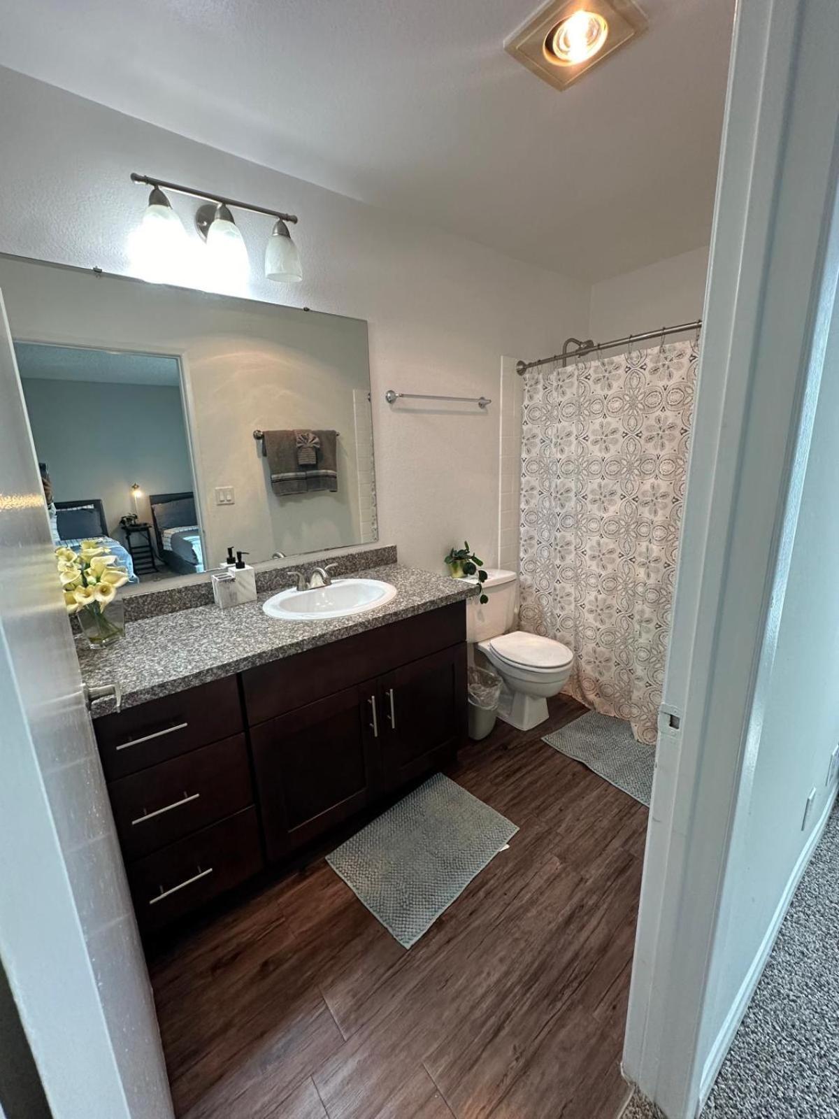 Incredible Two Bedroom Hollywood Apartments Free Parking Los Angeles Bagian luar foto