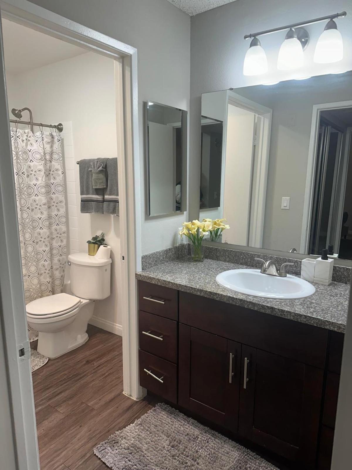 Incredible Two Bedroom Hollywood Apartments Free Parking Los Angeles Bagian luar foto