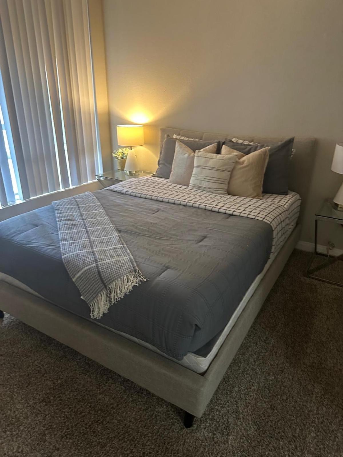 Incredible Two Bedroom Hollywood Apartments Free Parking Los Angeles Bagian luar foto