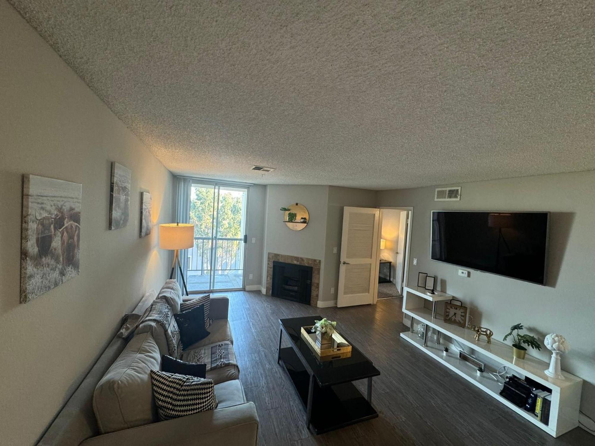 Incredible Two Bedroom Hollywood Apartments Free Parking Los Angeles Bagian luar foto