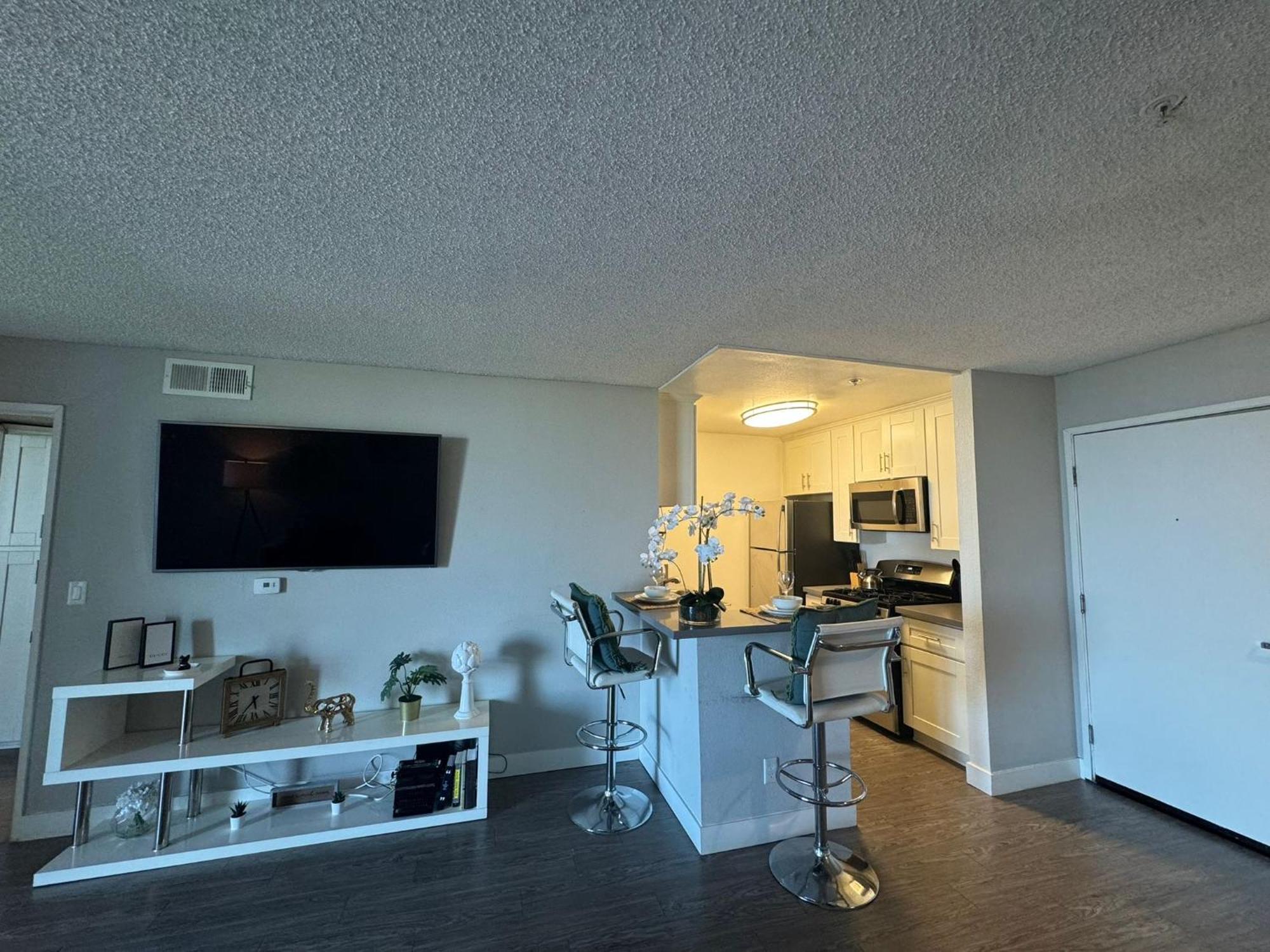 Incredible Two Bedroom Hollywood Apartments Free Parking Los Angeles Bagian luar foto