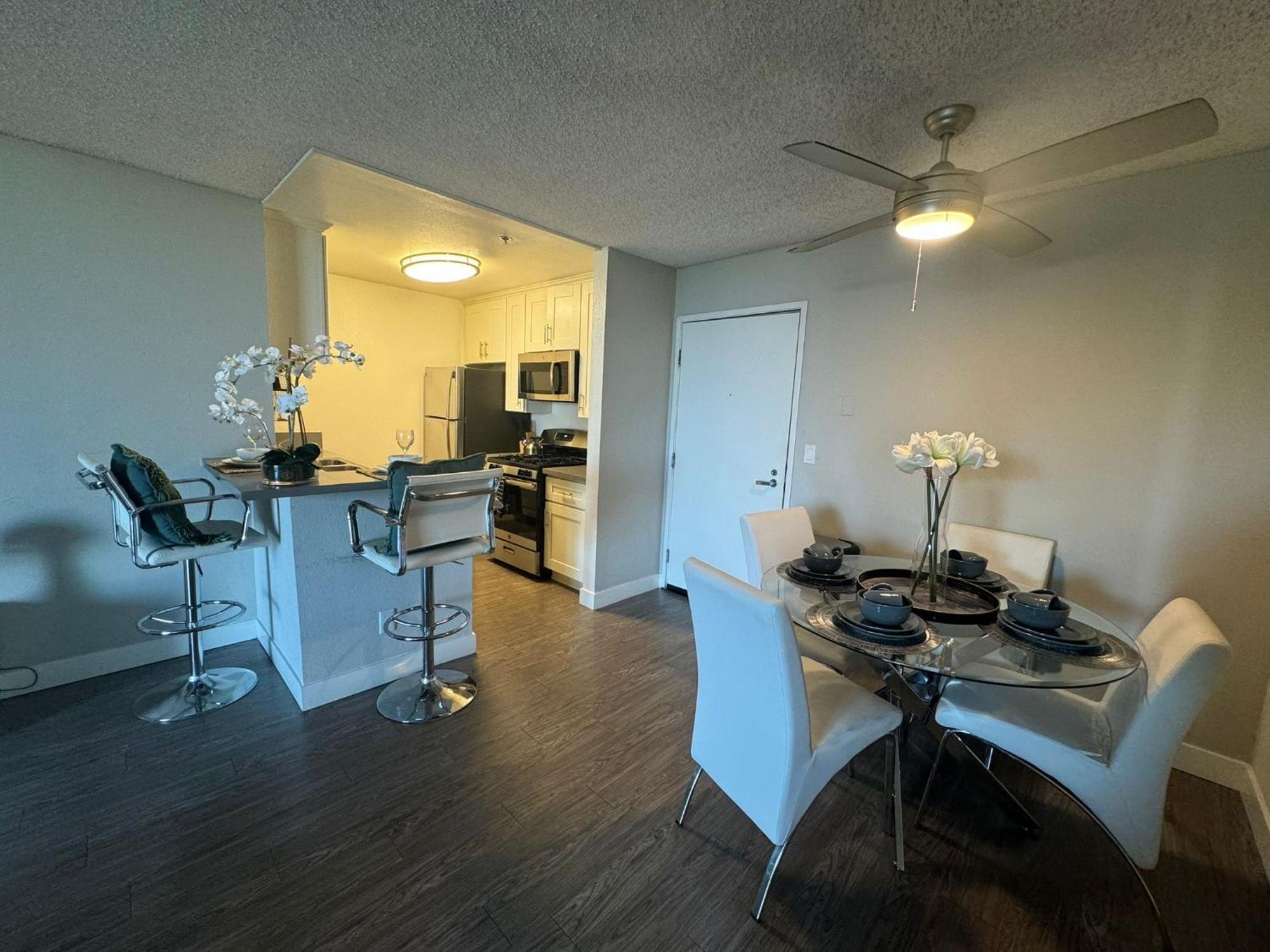 Incredible Two Bedroom Hollywood Apartments Free Parking Los Angeles Bagian luar foto