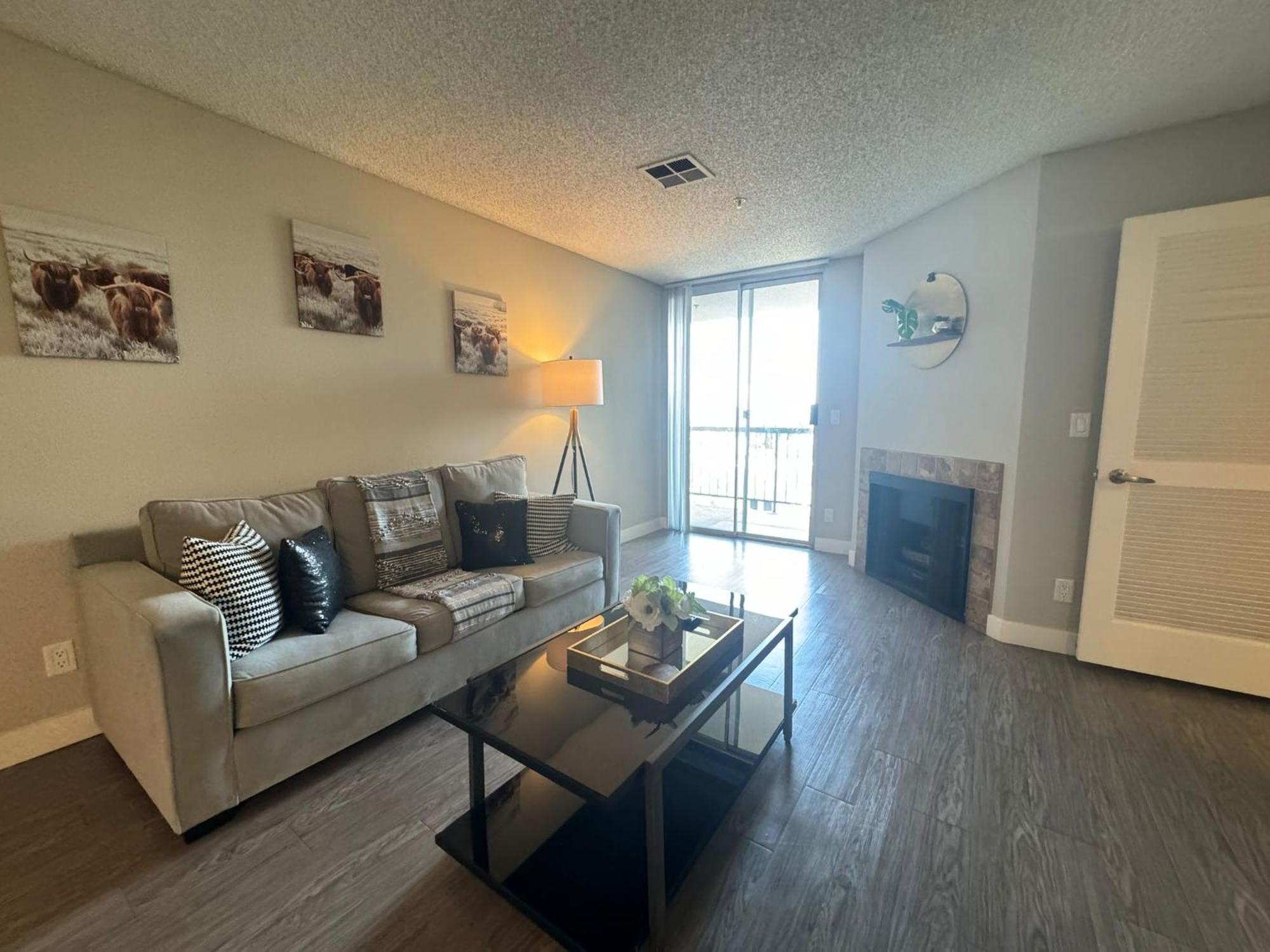Incredible Two Bedroom Hollywood Apartments Free Parking Los Angeles Bagian luar foto