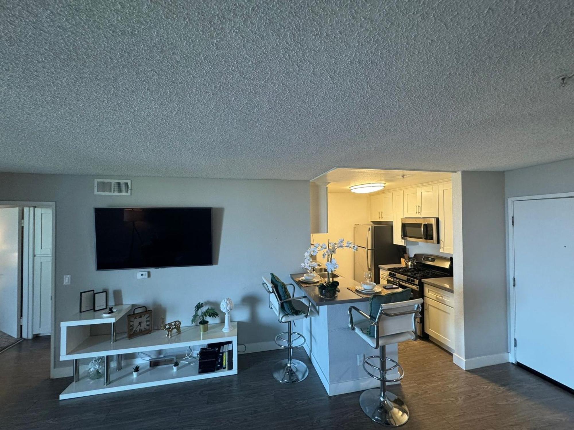 Incredible Two Bedroom Hollywood Apartments Free Parking Los Angeles Bagian luar foto