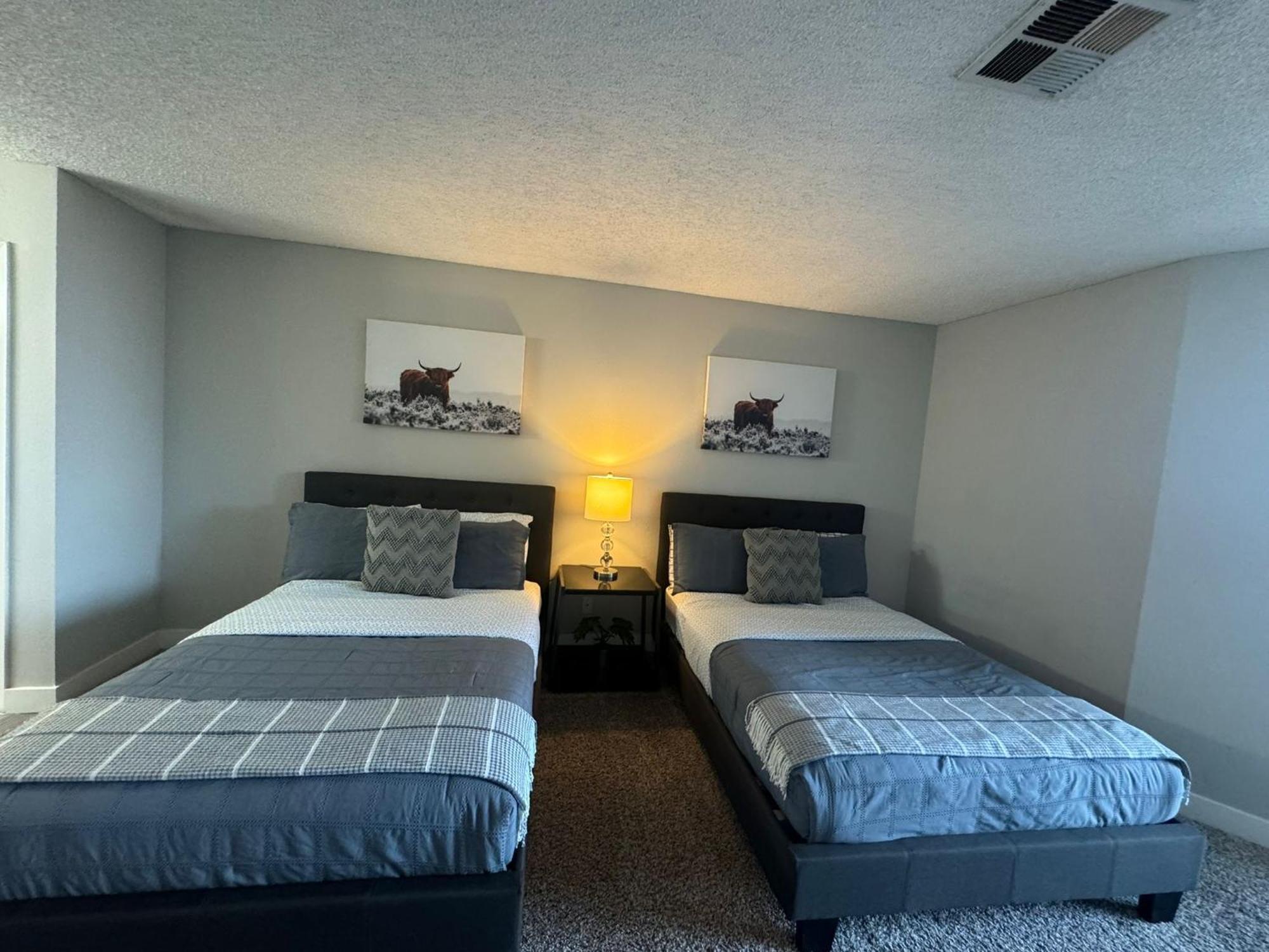 Incredible Two Bedroom Hollywood Apartments Free Parking Los Angeles Bagian luar foto