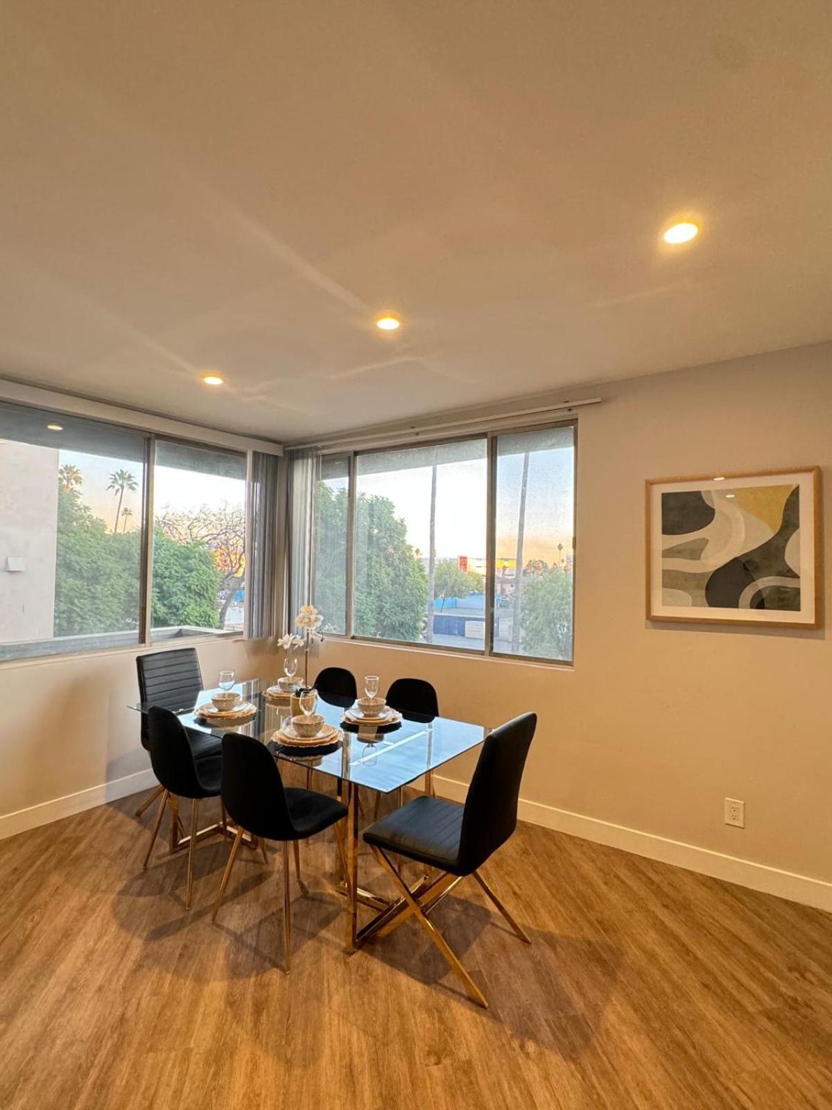 Incredible Two Bedroom Hollywood Apartments Free Parking Los Angeles Bagian luar foto