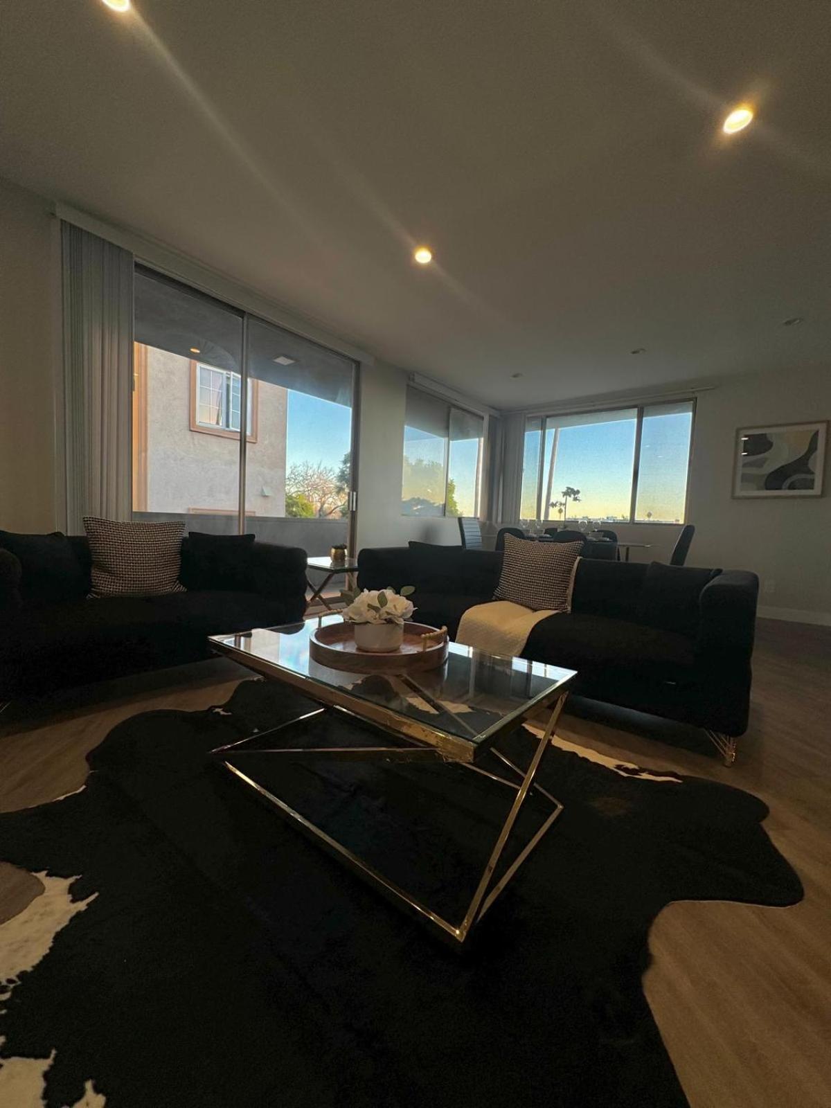 Incredible Two Bedroom Hollywood Apartments Free Parking Los Angeles Bagian luar foto